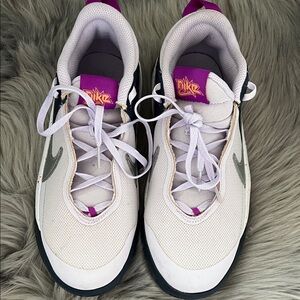 EUC Nike Team Hustle D10 SE GS 'Barely Grape' | Purple sz 6Y